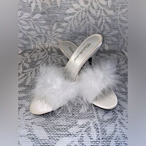 Fabulicious White High Heel Size 8 Women’s
